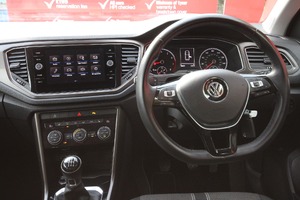 VOLKSWAGEN T-ROC SE TSI - 2874 - 19