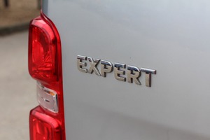 PEUGEOT EXPERT BLUE HDI PROFESSIONAL STANDARD - 2862 - 28